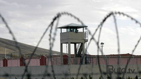  Ana həbsdəki oğluna balın içində heroin apardı  