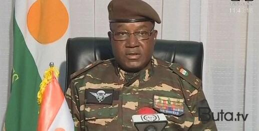  General Çiani özünü prezident elan etdi  