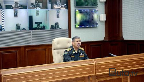  General müşavirə keçirdi, göstərişlər verdi  