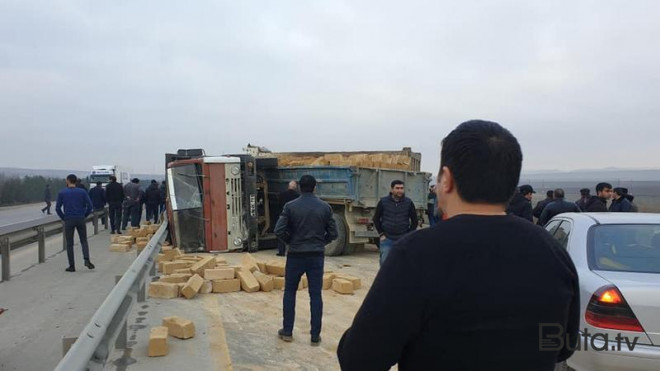 Ağsuda “Kamaz” aşdı: ölən var  