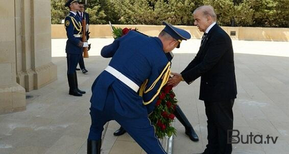  Pakistanın baş naziri Şəhidlər xiyabanında - Foto  