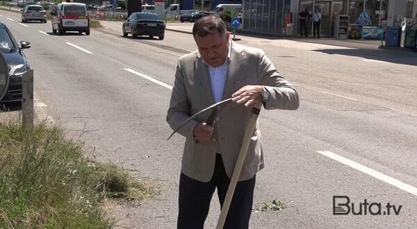  Prezident yol kənarındakı otları biçdi - Video  