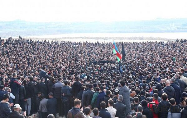  Hacı Şahinin dəfnində izdiham - Foto  