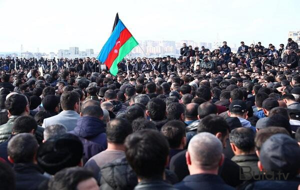  Hacı Şahinin dəfnində Komitədən kim iştirak edib?  