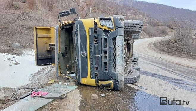  Bakıda iki yük maşını toqquşdu: ölən var  