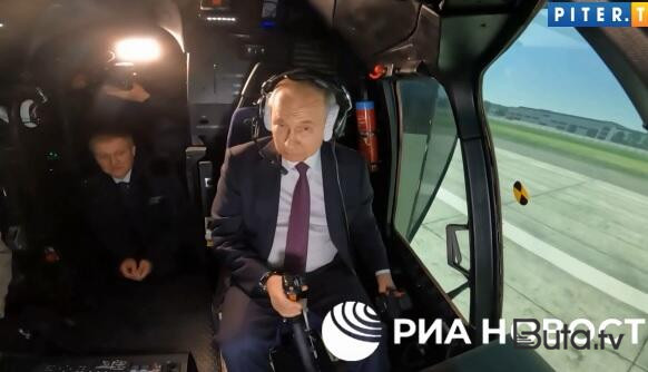  Putin helikopter simulyatorunu idarə etdi - Video  