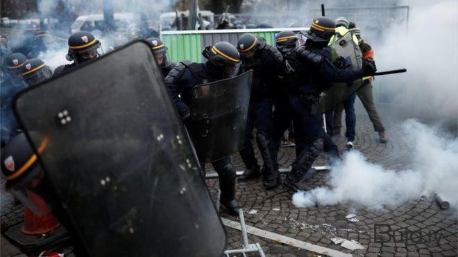  Parisdə pensiya islahatına qarşı etiraz...  