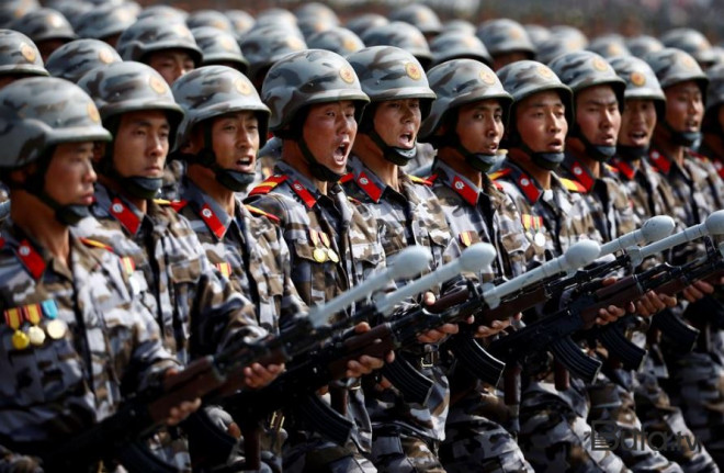  Koreyada bir gündə minlərlə insan orduya yazıldı - ABŞ-a qarşı  