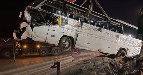  Tələbələri daşıyan avtobus aşdı: 3 ölü, 44 yaralı - Foto  