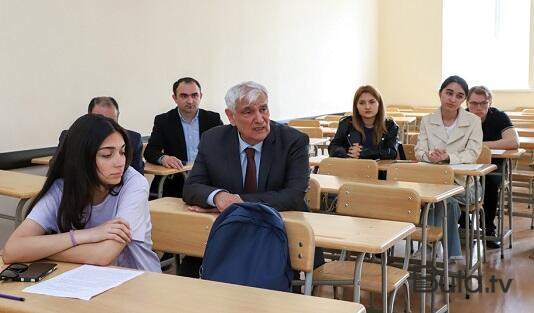  ADU-da şagird konfransı: rektor parta arxasında… - Foto  