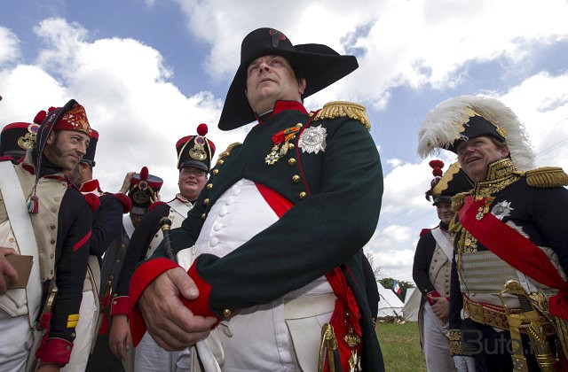  Napoleon Banopartın şlyapası 2 milyon avroya satıldı  