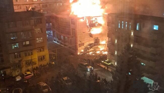  Ticarət mərkəzinin 220 kv.m sahəsi yandı  