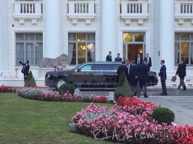  Putin prezidentləri yeni avtomobilində gəzdirdi - VİDEO 