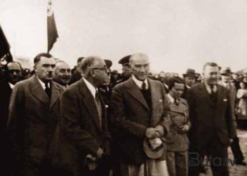  Cümhuriyyət elan ediləndə Papa başını tutur və deyir...  