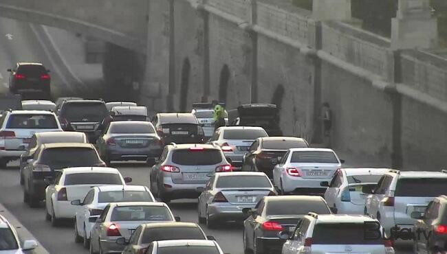  Nasaz avtomobil tuneldə qaldı, tıxac yarandı - Foto  