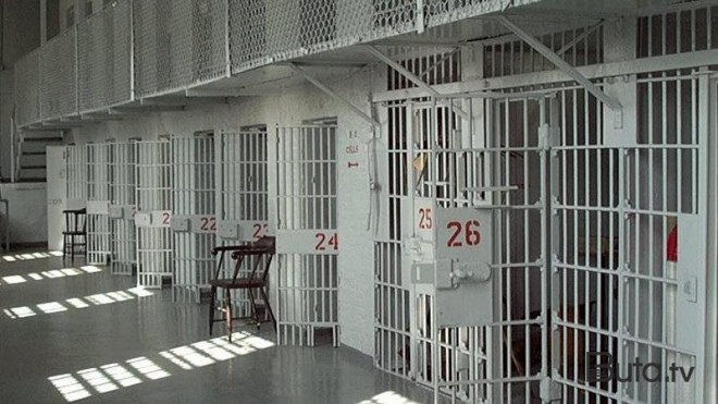  İranda məhbuslar aclıq aksiyasına başladı  