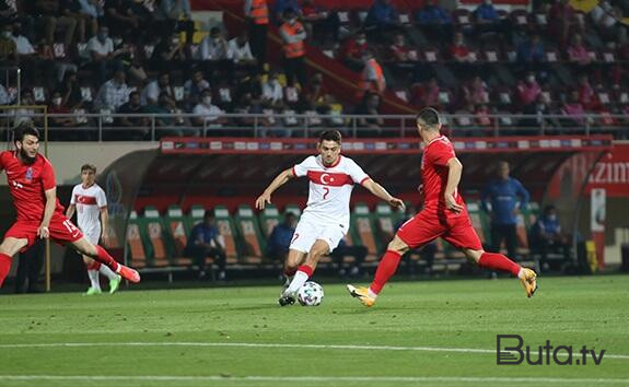  Türkiyə-Ermənistan oyununda Azərbaycan bayrağı - Foto  