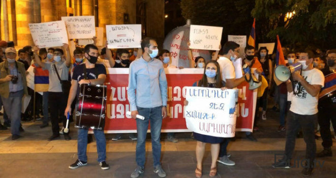 İrəvanda yürüş başladı, yollar bağlandı - Video  