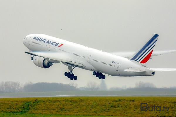  Bu ölkə hava məkanını Fransa təyyarələri üçün bağladı  