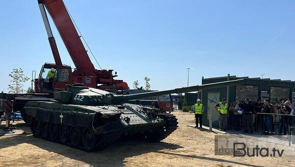  General ələ keçirilən hərbi qənimətləri təqdim etdi - Video  