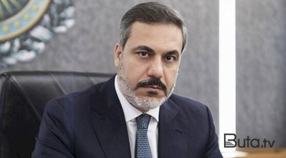 Hakan Fidan əyilib yerdəki bayrağı götürdü - Video  