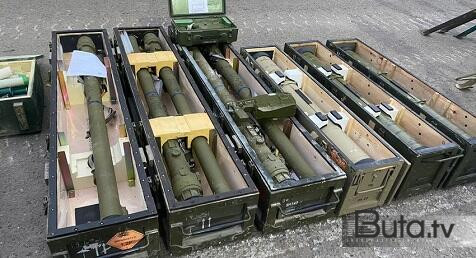  Qarabağda mülki təyinatlı tikililərdən silah anbarları aşkar edilir  