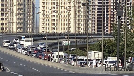  Bu istiqamətdə yol bağlandı, ciddi tıxac var  