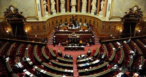 Fransadan açıq düşmənçilik: Dostluq Qrupu işini dayandırır  