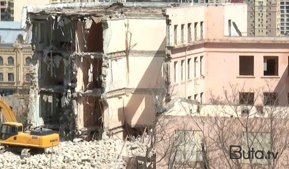  Bakı Avropa Liseyinin köhnə binasının söküntüsü dayandırıldı  