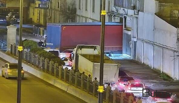  Bakıda yük avtomobili yolda qaldı, tıxac yarandı - Foto  