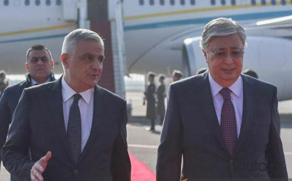  Tokayev İrəvanda səfərdədir  