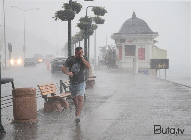  Ərəb ölkələri selə təslim oldu - Video  