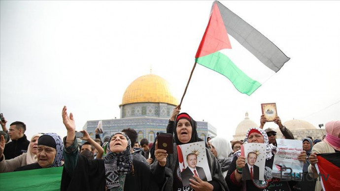  Fələstin bayrağına təpik atdı, bomba partladı - Video  