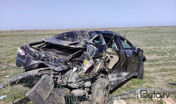  Oğuzda avtomobil dirəyə çırpıldı: yaralılar var  