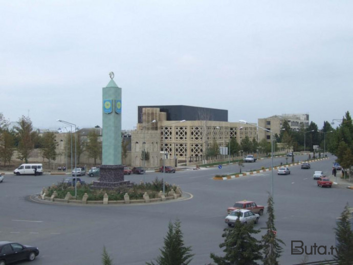 Yevlaxda üç yaşlı uşaq binadan yıxılaraq öldü  