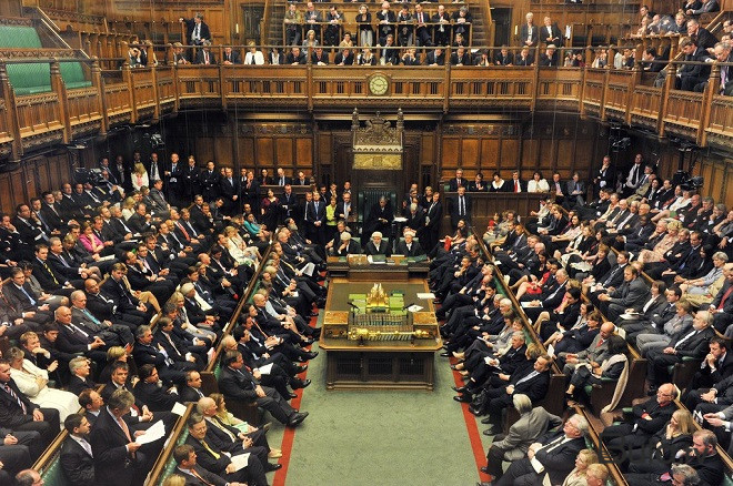  Britaniyada iğtişaşlar: parlamentin təcili iclası çağırıldı  