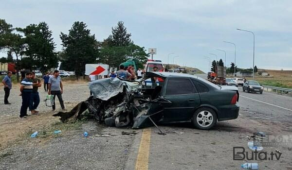  Zaqatalada “Opel” ağaca çırpıldı: ölənlər var  