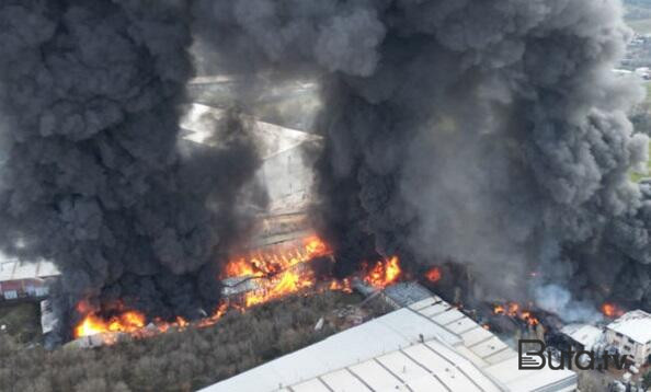  Türkiyədə fabrikdə güclü yanğın - Video  