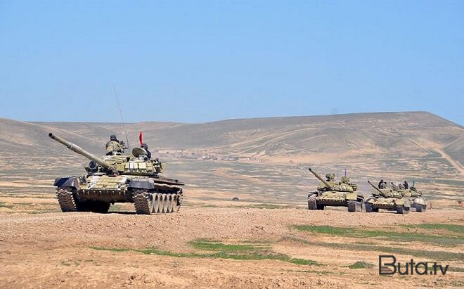  Həyəcan siqnalı: döyüş texnikası atəş mövqelərinə çıxarıldı - Video  