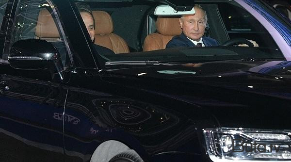  Putin maşını sürətlə sürür - Peskov  