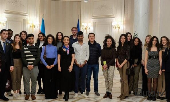  Səfirimiz Fransada tələbələrə Bakının siyasətindən danışdı  