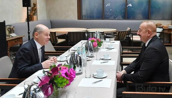  İrəvanın ümidi puç oldu: Əliyev üçün sıraya düzüldülər  