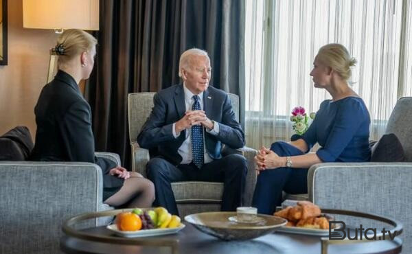  Bayden Navalnının həyat yoldaşı və qızı ilə görüşdü - Foto  