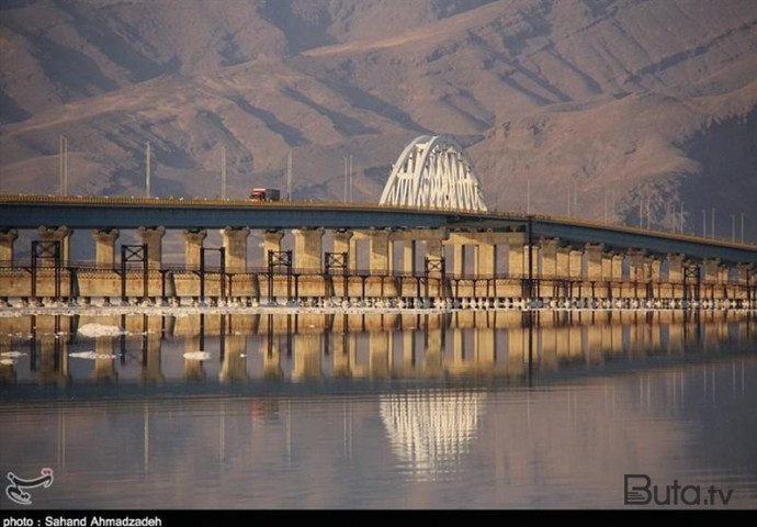  Urmiya gölündə duz mədəni su altında qaldı - Video  