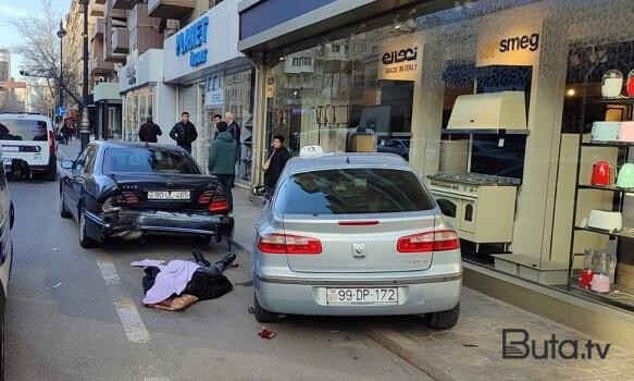  Taksi sürücüsü sükan arxasında öldü, 2 maşını əzdi - Video  