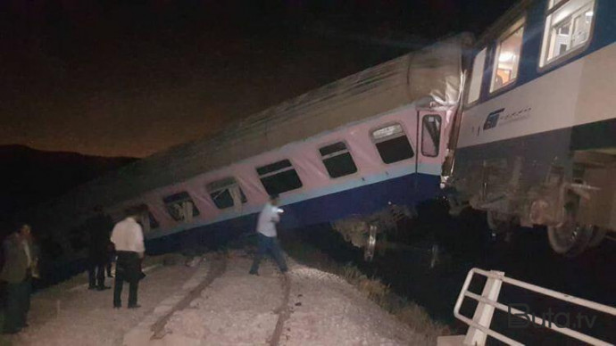  Yük qatarı avtomobillə toqquşdu: maşinistlər öldü  