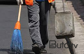  DYP təmizlik işçilərinə işıqqaytaran jiletlər verdi  