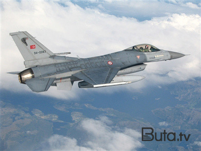  Türk F-16-ları terrorçuları bombalayır - Video  