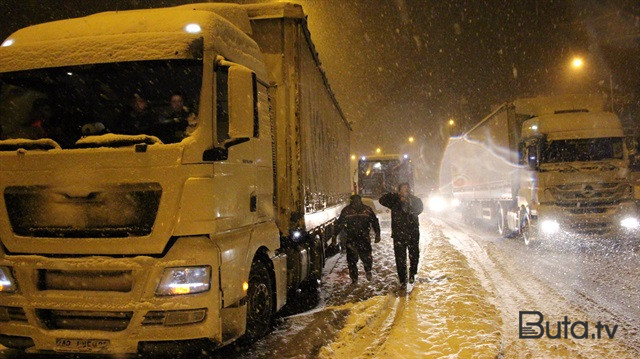  Yük maşınları Bakı-Quba yolunda qalıb  