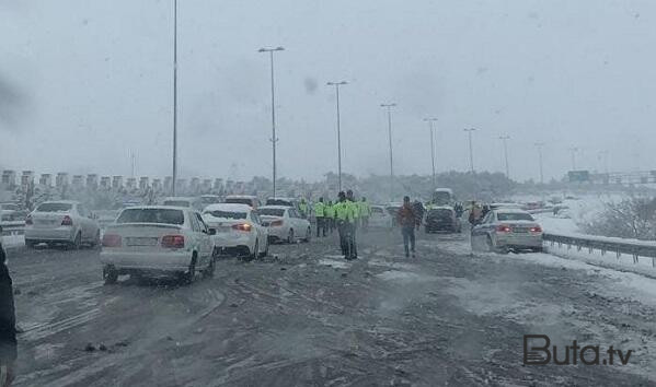  Bakıda avtobus yolu kəsərək tıxac yaratdı - Foto  